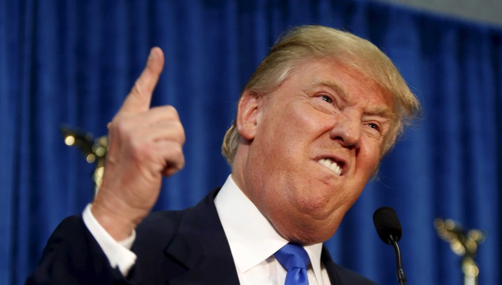 ABŞ Prezidentliyinə Namizəd Donald Tramp zirehli jilet geyinir