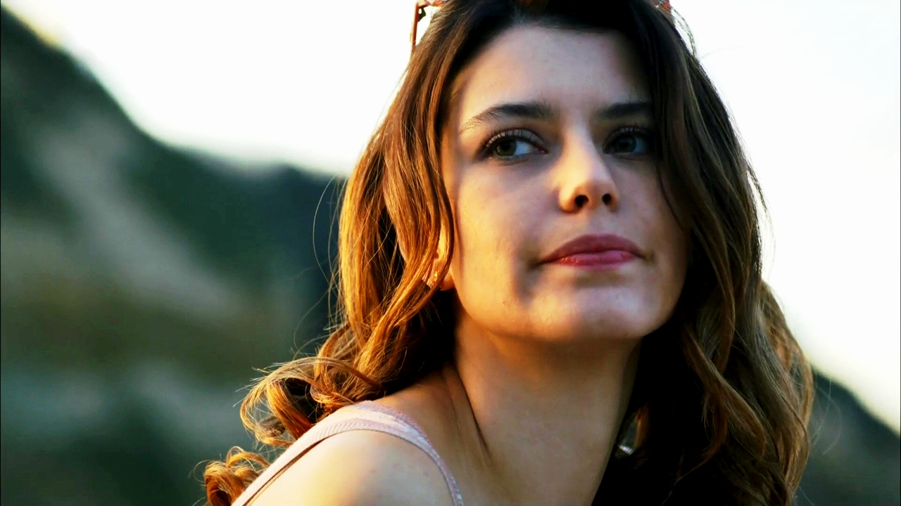 Sevilən türk aktrisa Beren Saat ən yaxşı qadın aktrisa seçildi
