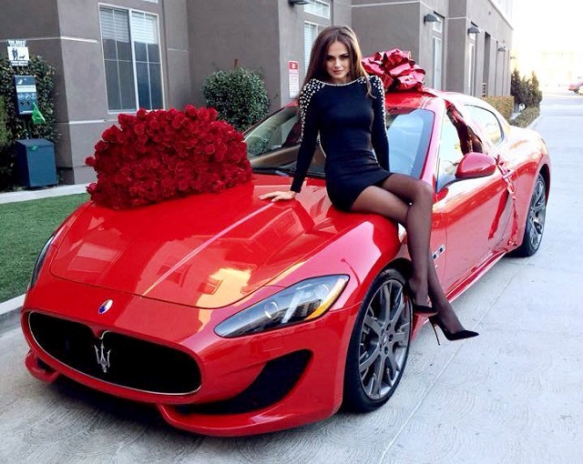 Xenia Delinin milyorder sevgilisindən hədiyyə aldığı Maserati ilə