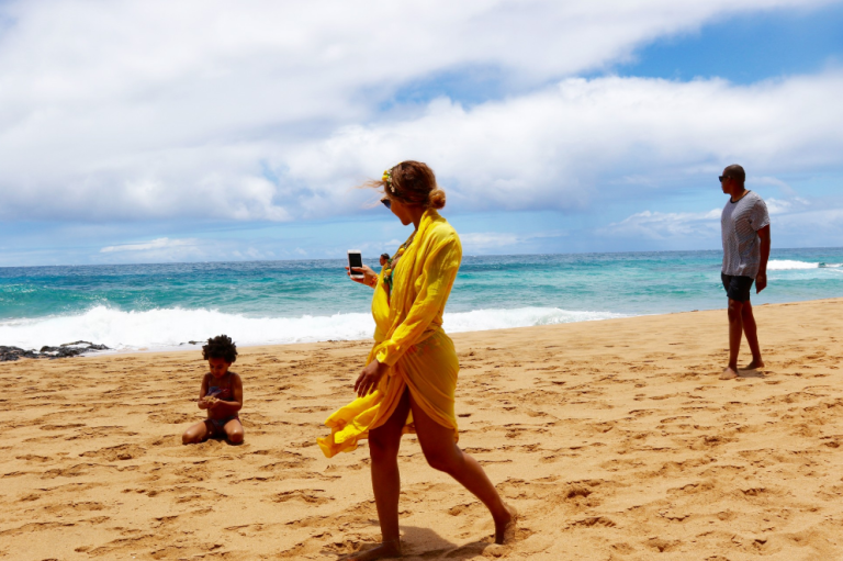 beyonce-beach-hawaii-vacation-blue-ivy-jay-z-01