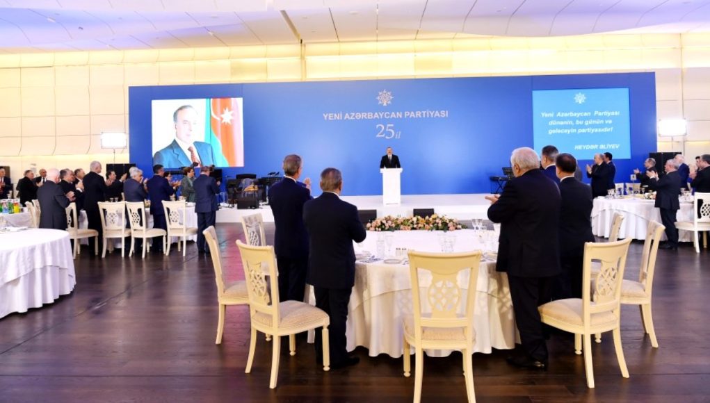 İlham Əliyev Yeni Azərbaycan Partiyasının Yaradılmasının 25 İlliyi Toplantısına Qoşulub