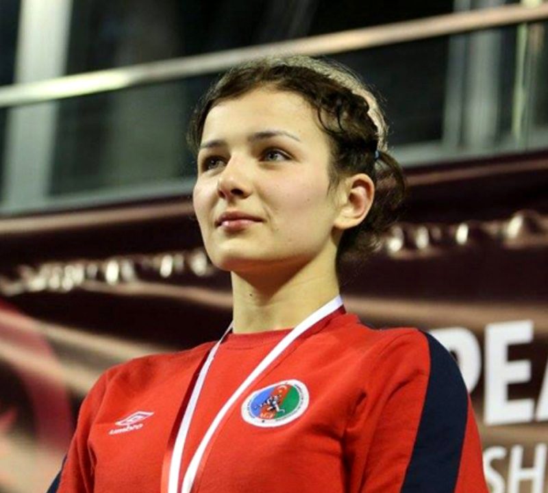 Azərbaycanın qadın güləşçisi Rusiyada qızıl medal qazandı