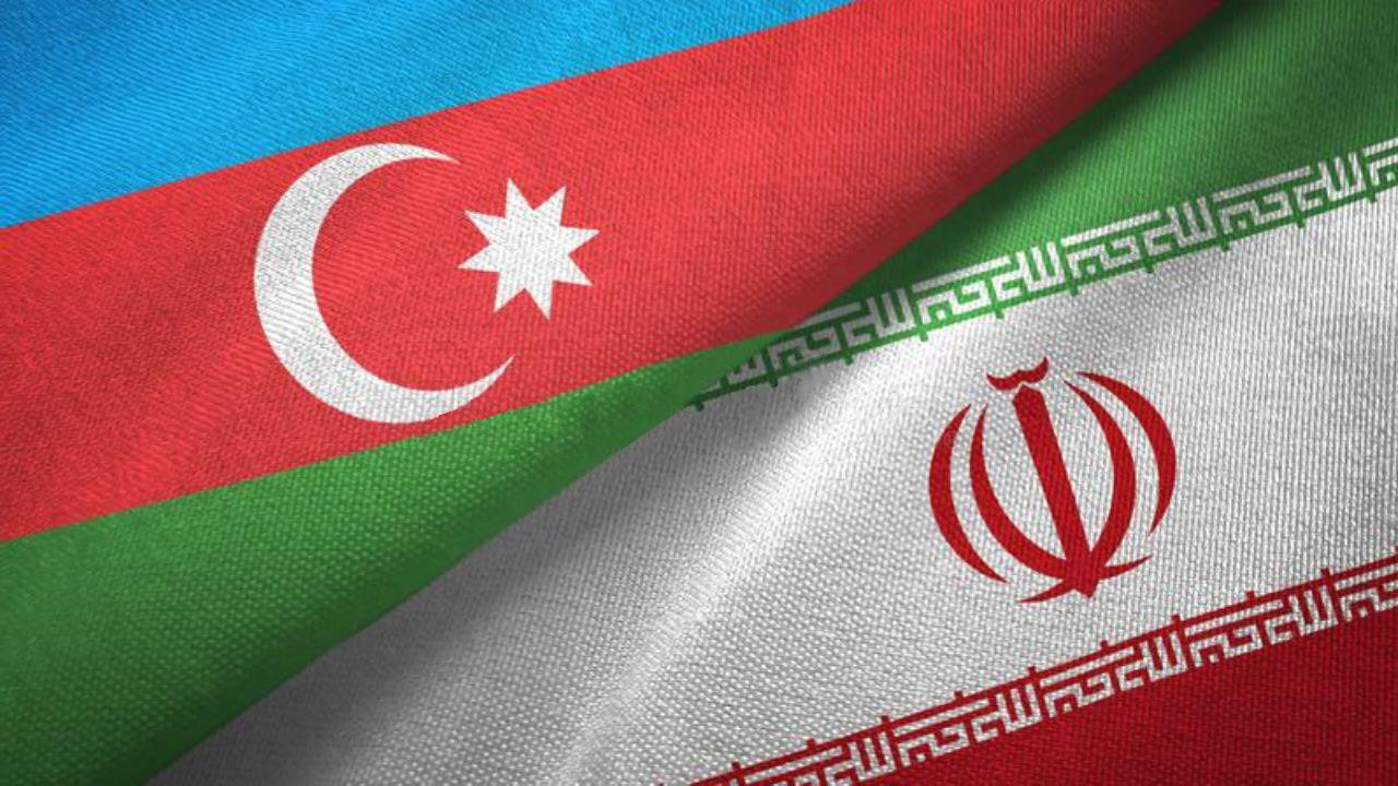 Azərbaycan və İran bayraqları