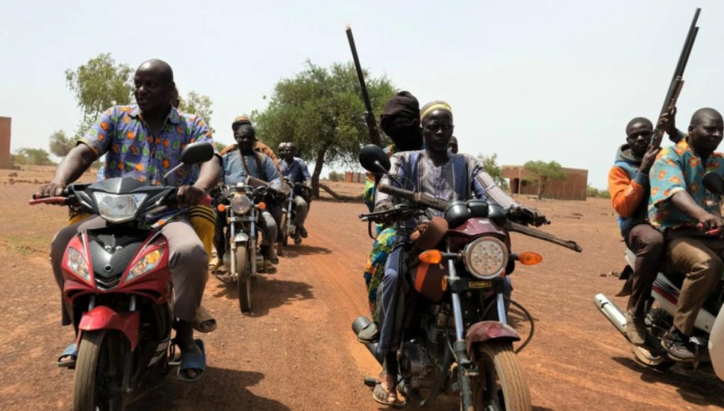 Burkina-Fasoda silahlılar