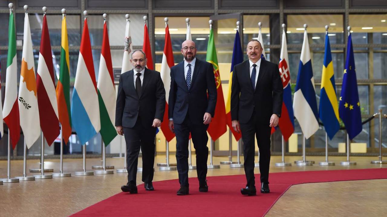 İlham Əliyev Brüsseldə Avropa Birliyi Şurasının Prezidenti və Ermənistanın baş naziri ilə görüşdü