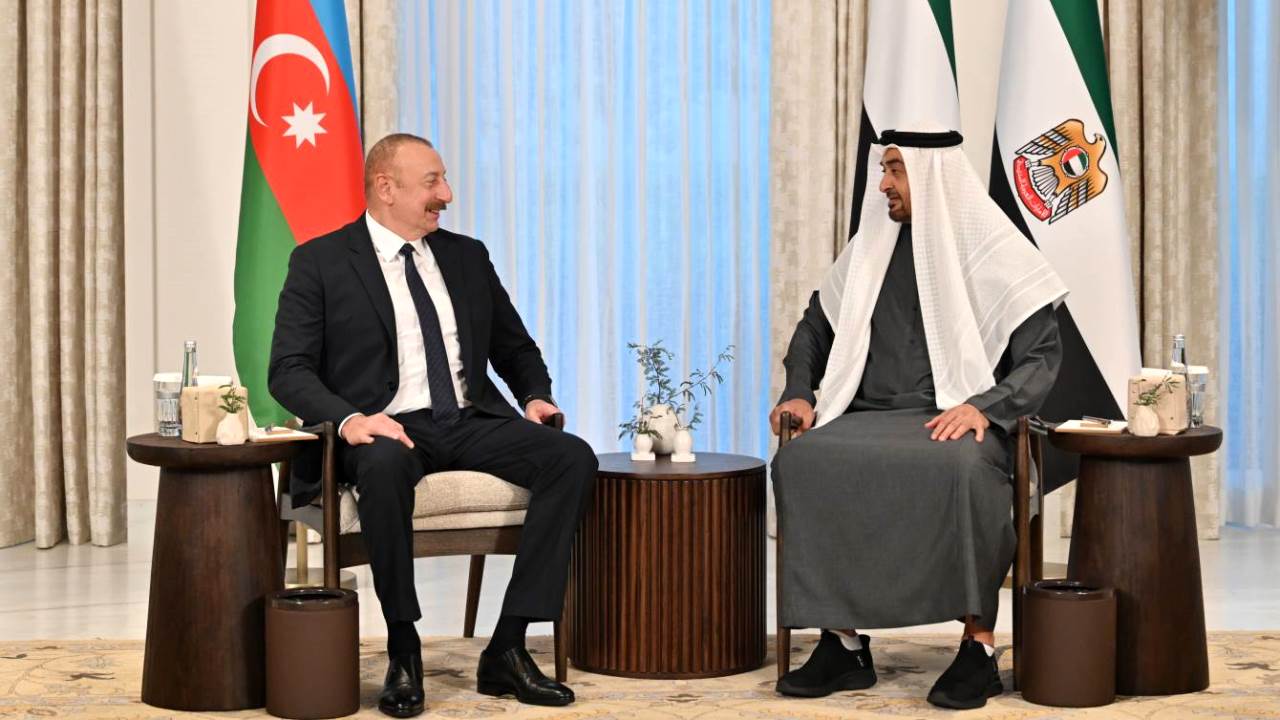 İlham Əliyev BƏƏ Prezidenti Şeyx Məhəmməd bin Zayed Al Nəhyan ilə görüşdü