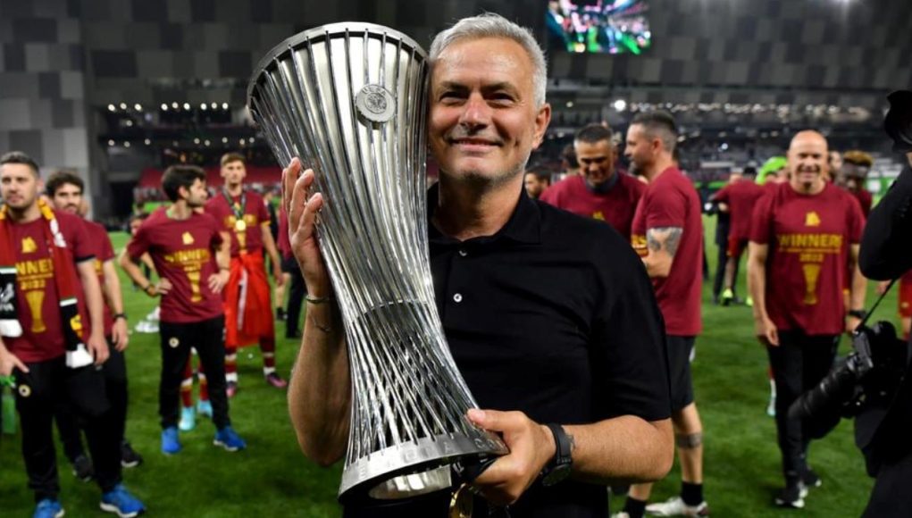Joze Mourinyo Roma ilə ilk UEFA Konfrans Liqasının qalibi oldu