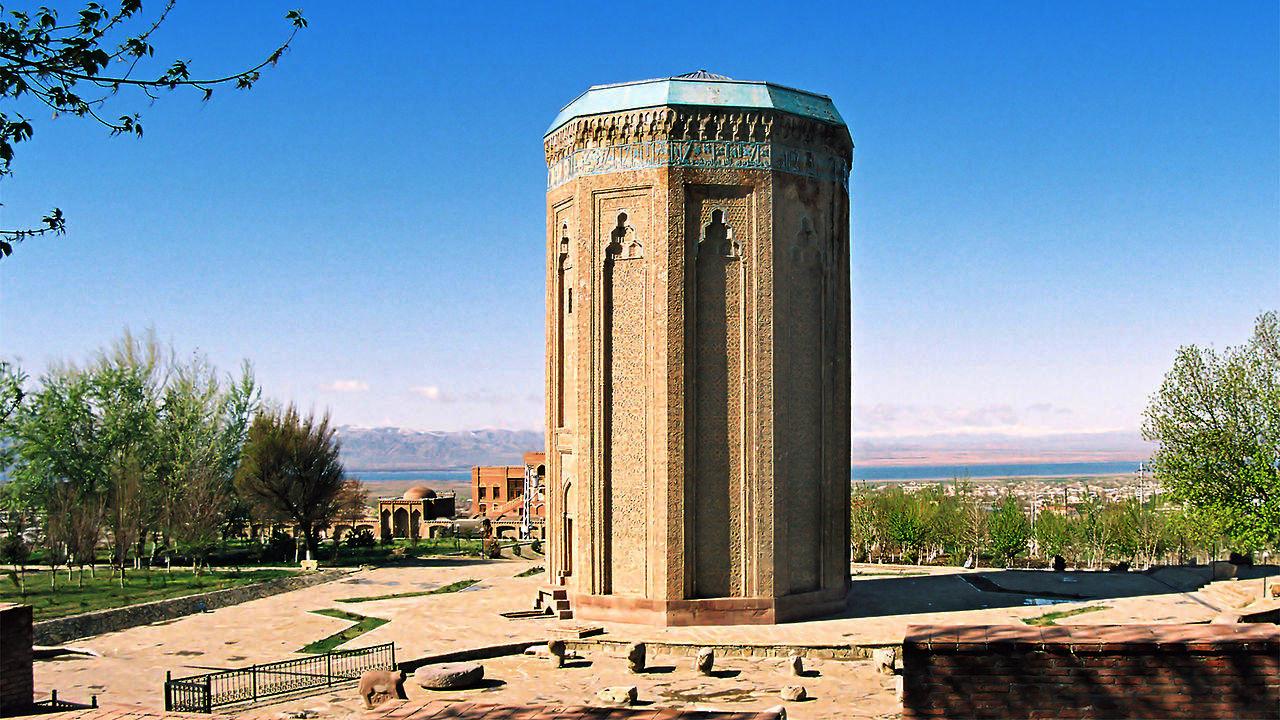 Möminə Xatun türbəsi, Naxçıvan