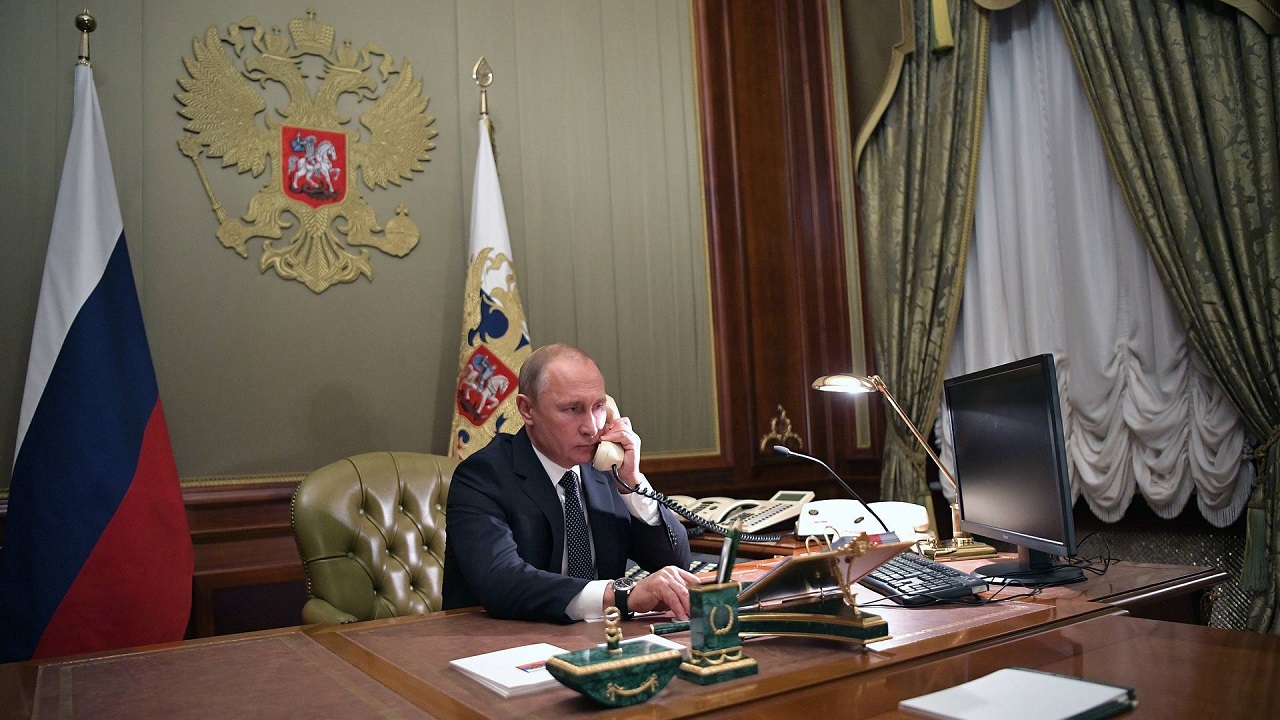 Putin telefonla danışır