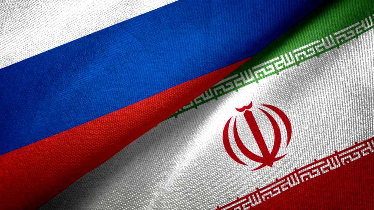 Rusiya Federasiyası və İran İslam Respublikası bayraqları