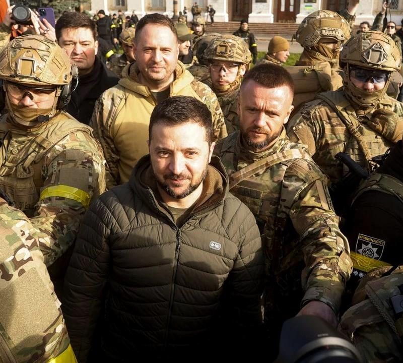 Ukrayna Prezidenti Volodimir Zelenski işğaldan azad edilmiş Xersona gedib