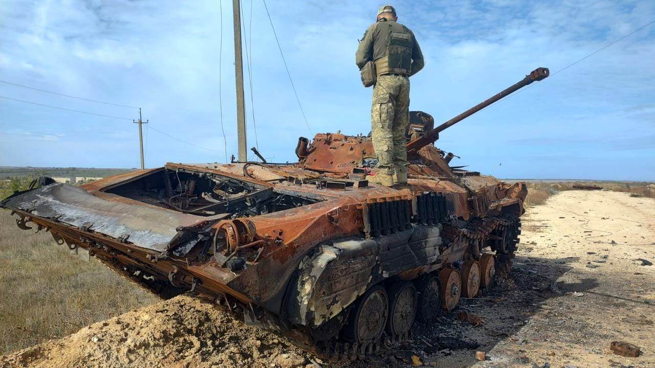 Ukraynada məhv edilmiş Rusiya tankı
