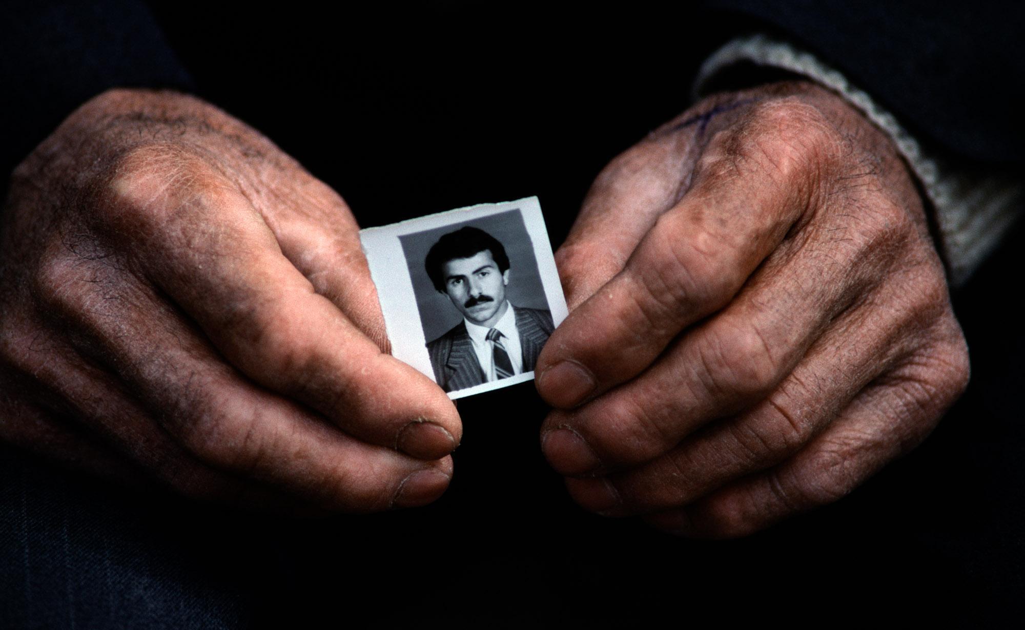 Xocalı Soyqırımı Reza Deqatinin fotolarında